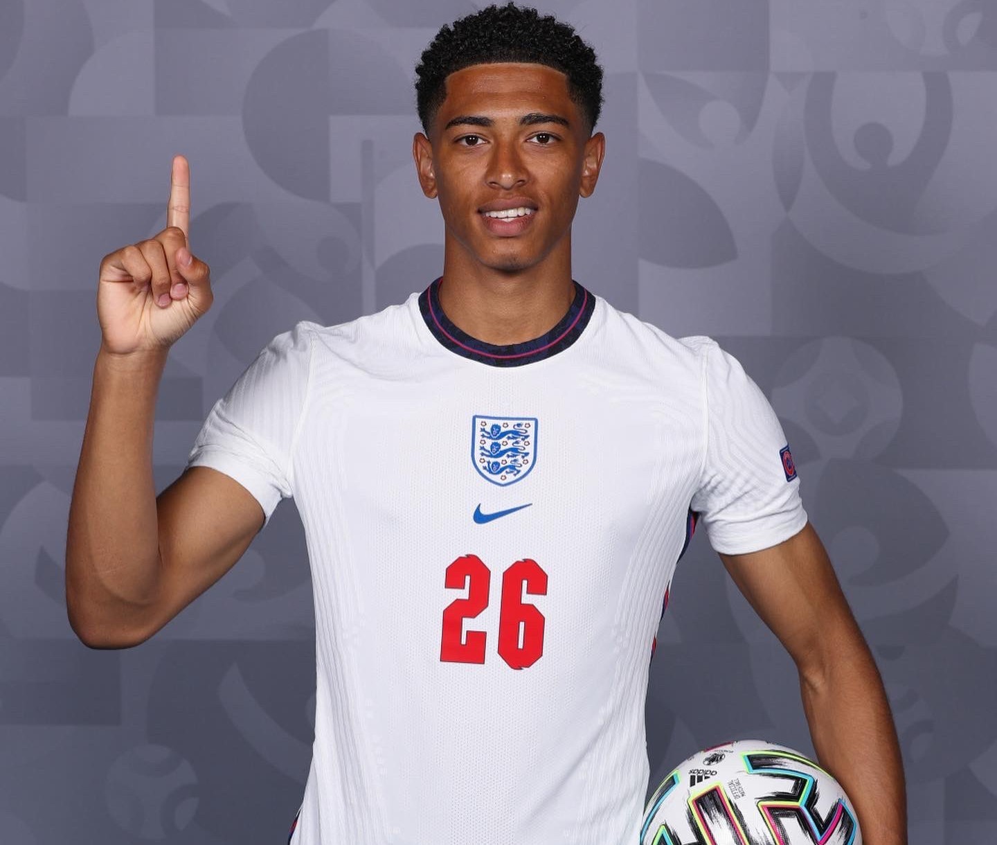 TA分析3-4-3阵型：从链式防守到战术万花筒，攻守易形的现代解法（TA解读3-4-3：从链式防守到战术万花筒，攻守互化的现代方案）