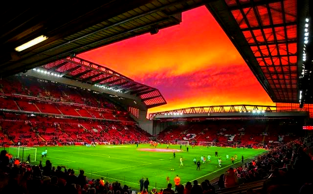 詹姆斯关键时刻稳住节奏（詹姆斯在关键时刻稳控比赛节奏）