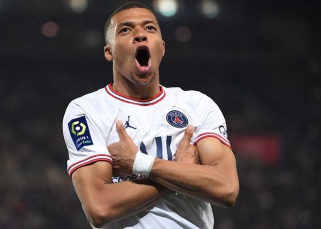 老佛爷祝贺克罗斯获德国骑士十字勋章：曾拥有过你是一种荣幸（老佛爷恭贺克罗斯荣膺德国骑士十字勋章：拥有你，我们何其有幸）