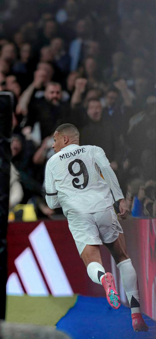 埃尔莫索：我原本很难考虑留队，多亏加斯佩里尼给我机会（埃尔莫索：差点不留队，多谢加斯佩里尼给予机会）