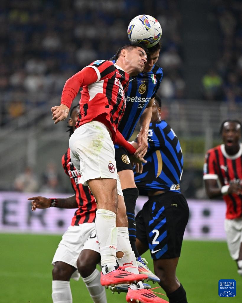 紧跟时事，韩国艺人在热刺vs纽卡看台模仿酷玩乐队观众出轨（紧跟热点：韩国艺人现身热刺vs纽卡看台，模仿酷玩演唱会“观众出轨”梗）