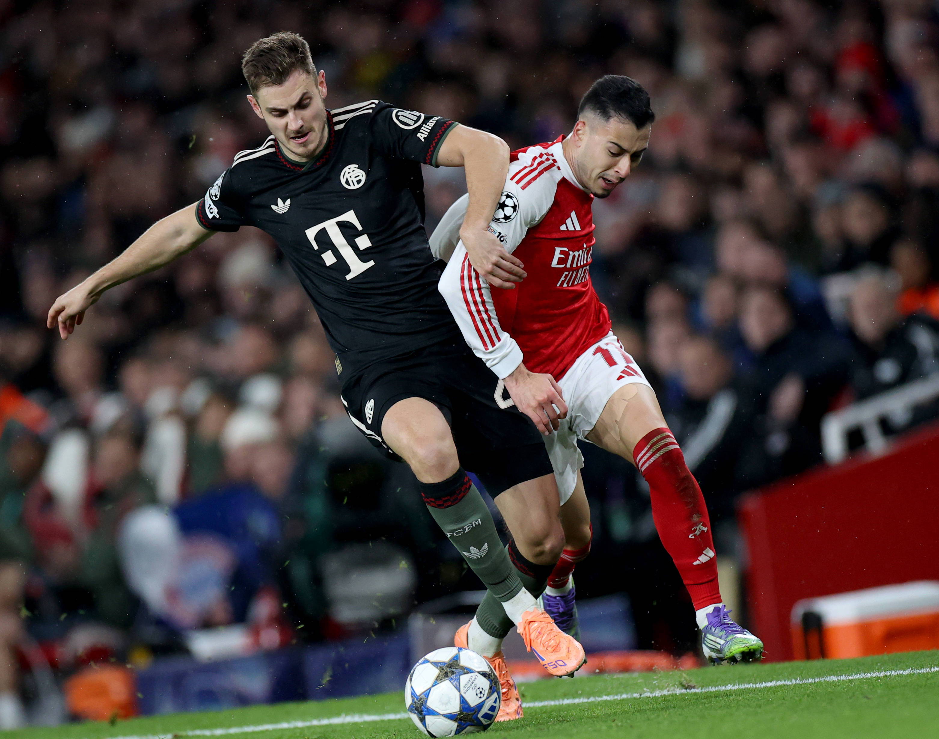 周定洋入围亚冠最佳球员，但因限薪令遭拒，欲重返欧洲或改身份寻求更高薪资。（周定洋跻身亚冠最佳候选，却因限薪遭拒，拟重返欧洲或改身份谋更高薪资）