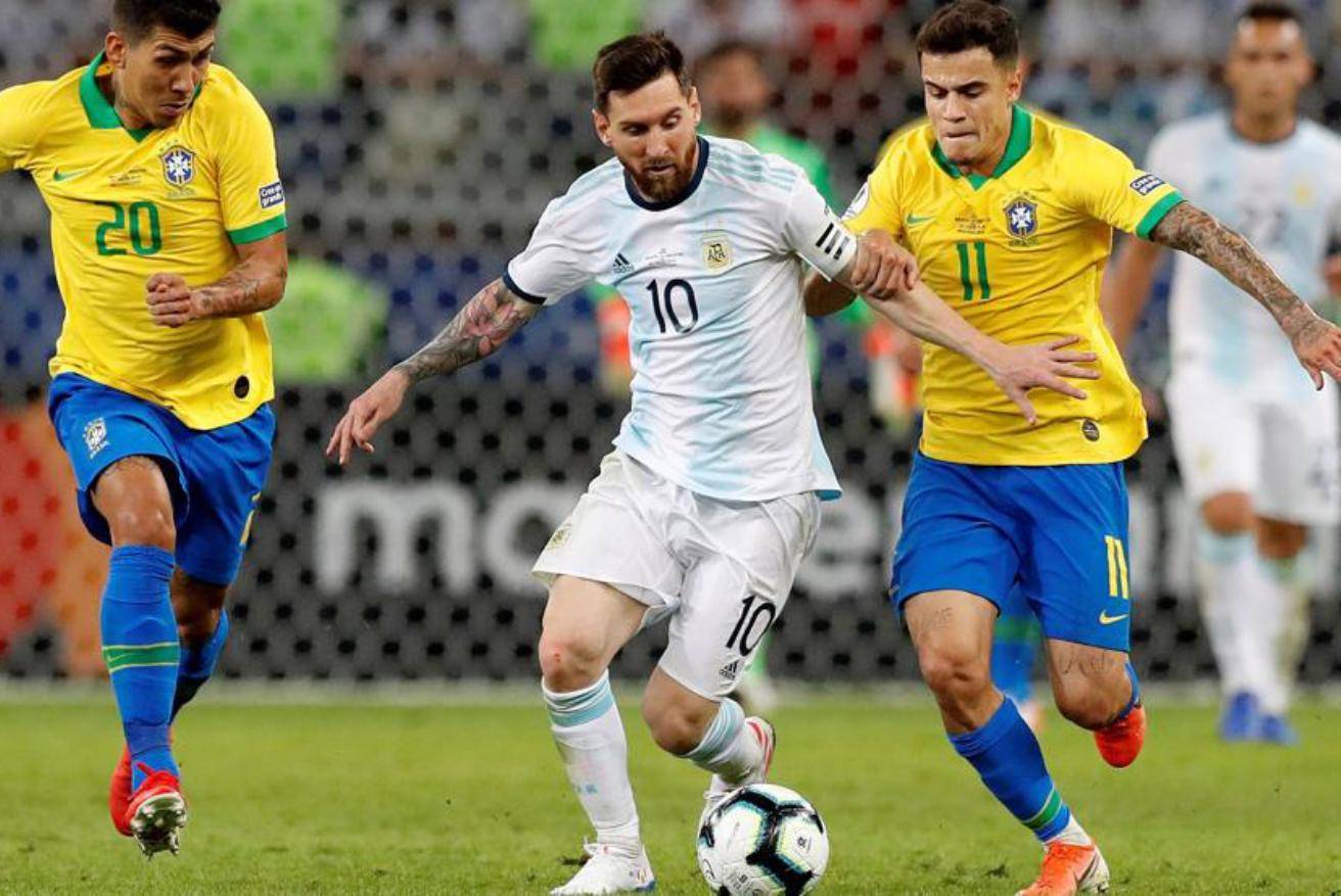 足球中超主帅否认下课传闻：全力以赴（中超主帅辟谣下课风波：将继续全力以赴）