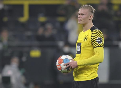 王牌对决！姆巴佩21场25球4助，哈兰德20场20球3助（双骄争锋！姆巴佩21战25球4助，哈兰德20战20球3助）