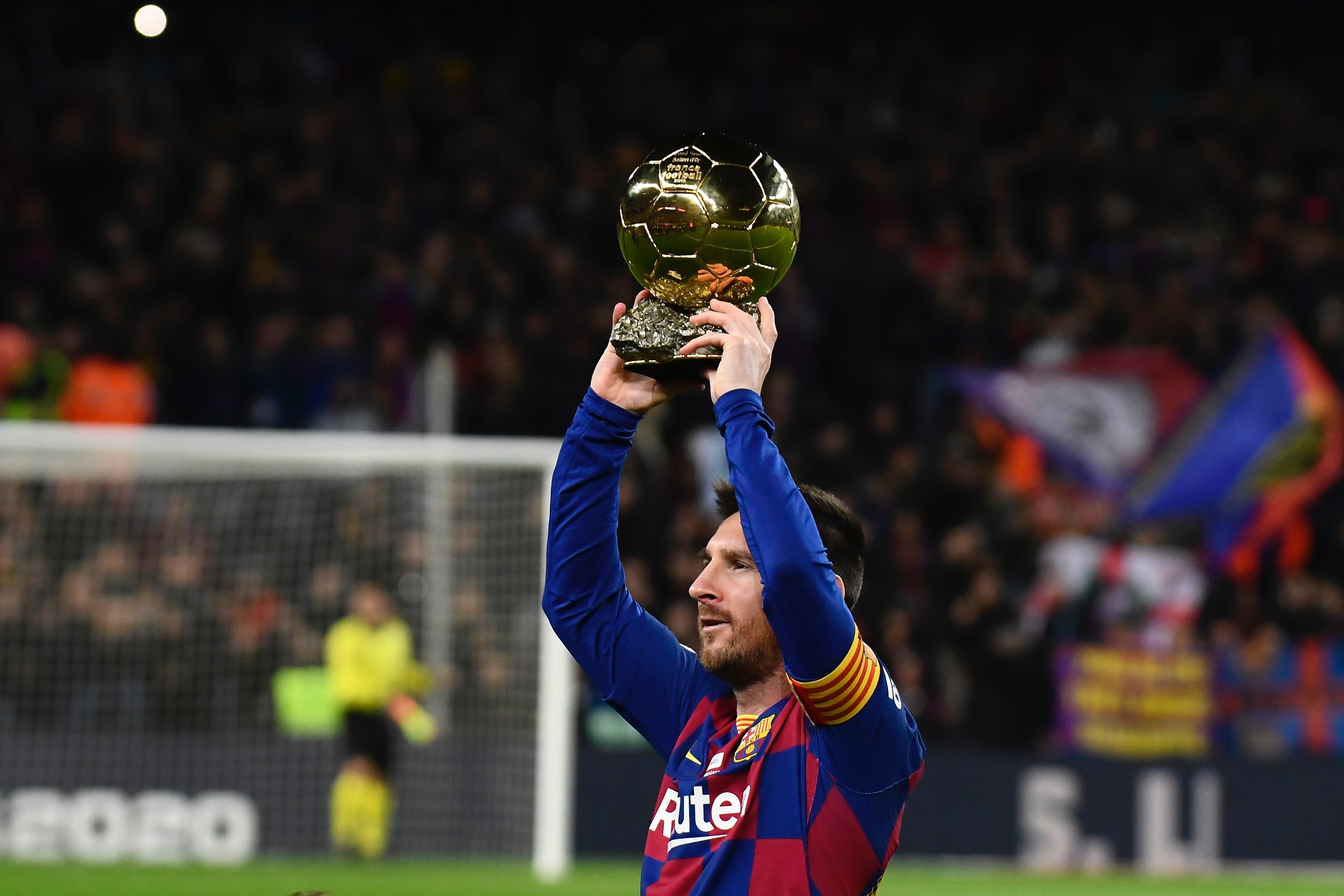 持续打击极端球迷，米体：地方当局邀请米兰双雄开会评估情况（米体：地方当局召集米兰双雄会议，评估持续打击极端球迷的进展）