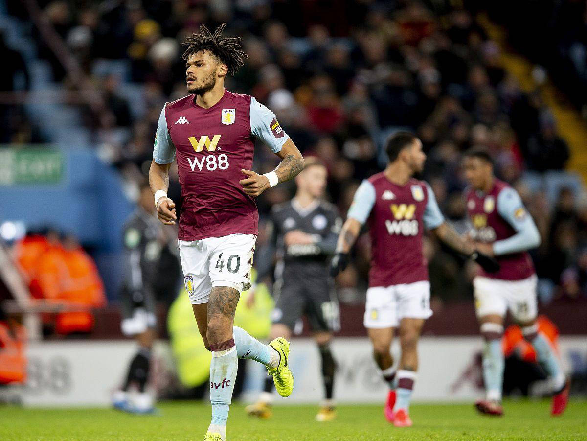 梁民革：希望有一天我也能像孙兴慜一样穿上7号球衣（梁民革：盼有朝一日披上7号战袍，向孙兴慜看齐）