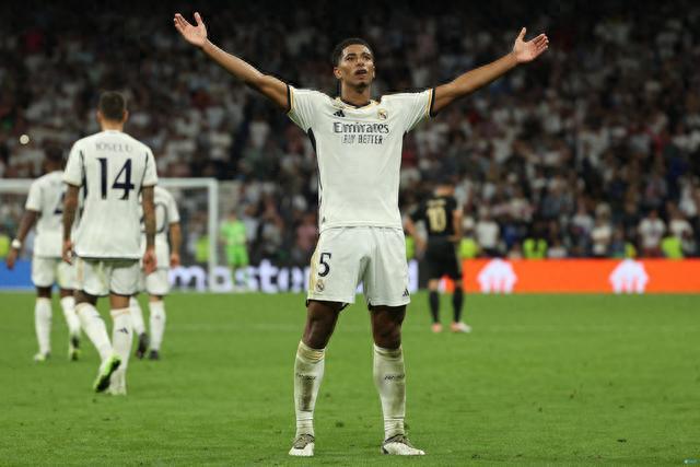 曝前海港外援奥斯卡已决定挂靴 其资产预计超过13亿元（据报道，前上海海港外援奥斯卡决定退役，个人资产或超13亿元）