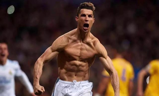 何宇鹏：在国安踢球真的很幸福；法比奥实至名归的金靴太帅啦（何宇鹏：为国安踢球倍感幸福；法比奥金靴名副其实，帅气十足）