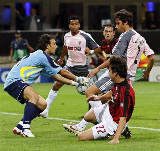 穆帅：对阵葡乙球队时球员态度不端正，中场休息我想换9个人（穆里尼奥：面对葡乙对手队员态度欠佳，半场我想换掉9人）