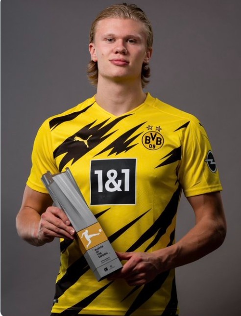 在重庆铜梁备战期间，U16国足参观了邱少云烈士纪念馆（U16国足在重庆铜梁备战之际走进邱少云烈士纪念馆）