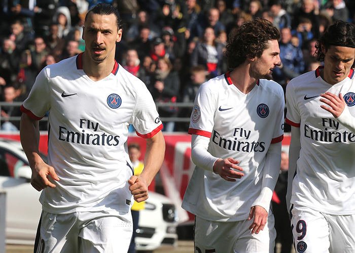 足球世界杯亚洲区预选赛关键比赛回顾（亚洲世预赛焦点对决复盘）