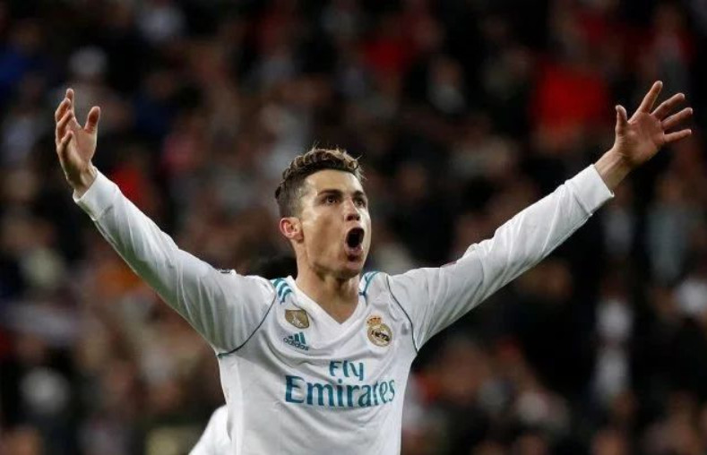 中足联颁奖：申花外租广西球员费尔南多当选中乙赛季最佳球员（中足联颁奖礼：申花外租至广西的费尔南多荣膺中乙赛季最佳球员）